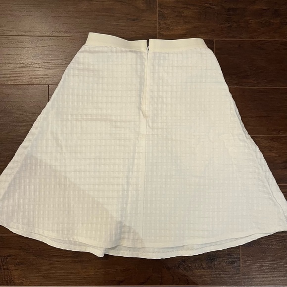 Theory White Waffle Skirt - Picture 2 of 3